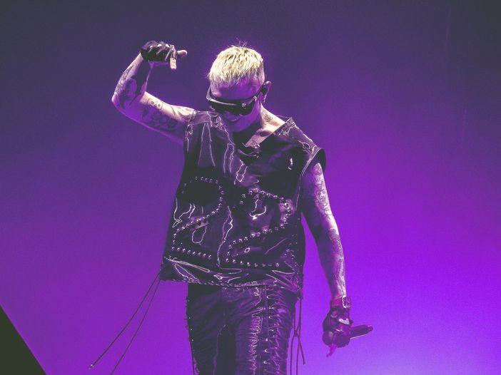 Dopo l&rsquo;euforia sanremese, le classifiche si riassestano