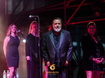 Russel Crowe si sposa con una rockstar australiana