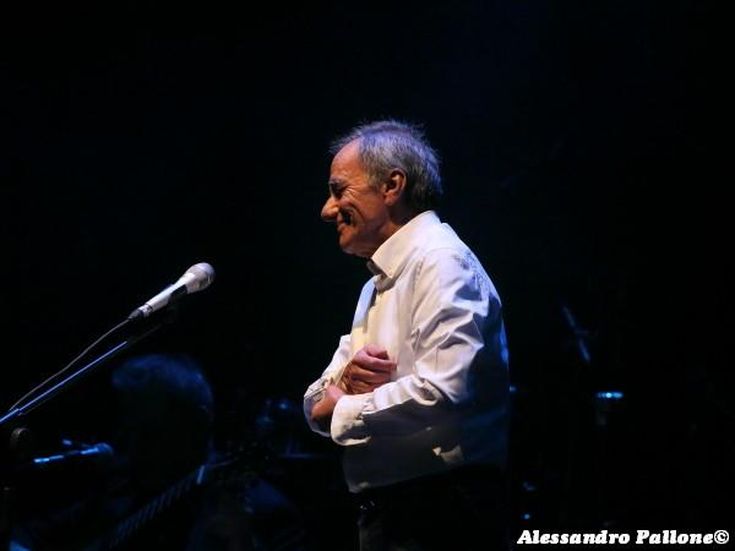 Sanremo 2011: Roberto Vecchioni vince il premio della critica e delle Radio-TV