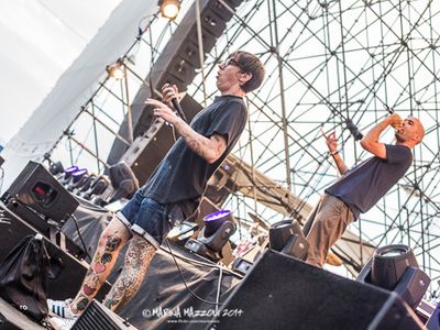 Anteprima Rockol: guarda 'Sopravvivere in questa nazione' dei Magellano