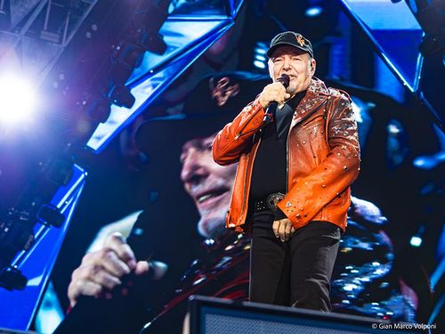 Classifiche, novità 20 novembre: Vasco Rossi debutta in testa