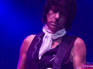 Jeff Beck a tutta chitarra: omaggio a Les Paul su CD e DVD in febbraio