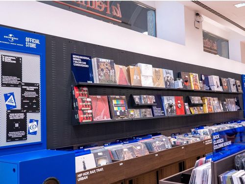 Dal Web al mondo reale: la strategia di Universal Music Dropzone