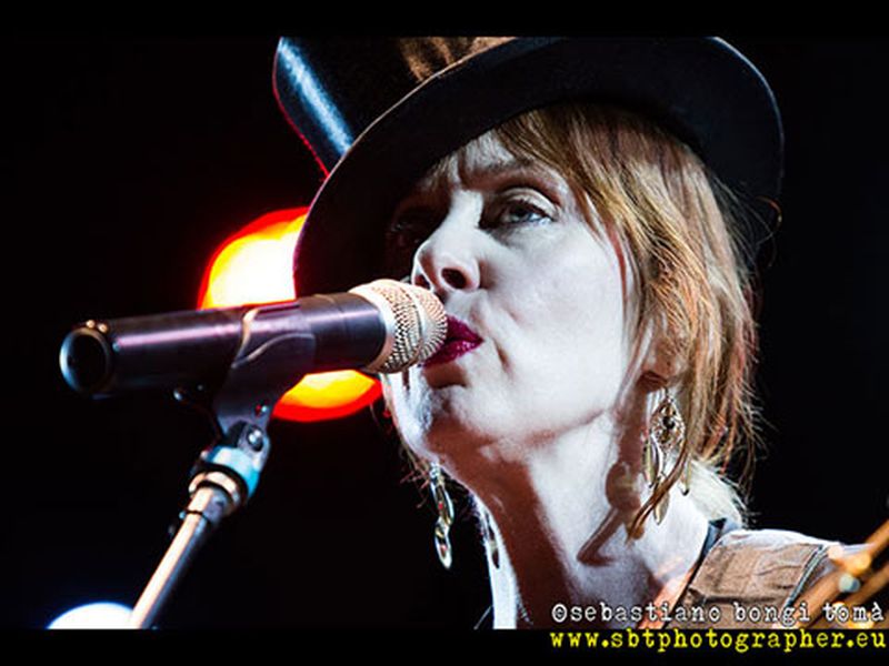 16 luglio 2014 - Pistoia Blues Festival - Piazza del Duomo - Pistoia - Suzanne Vega in concerto 16 luglio 2014 - Pistoia Blues Festival - Piazza del Duomo - Pistoia - Suzanne Vega in concerto