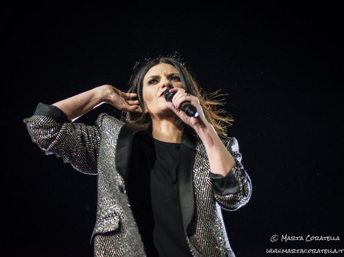 Laura Pausini chiama a raccolta i big (da Vasco a Ligabue): il suo appello per i lavoratori del mondo dell'intrattenimento Laura Pausini chiama a raccolta i big (da Vasco a Ligabue): il suo appello per i lavoratori del mondo dell'intrattenimento