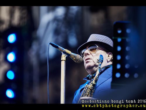 Van Morrison resta con la Polydor (che pubblica un'antologia)