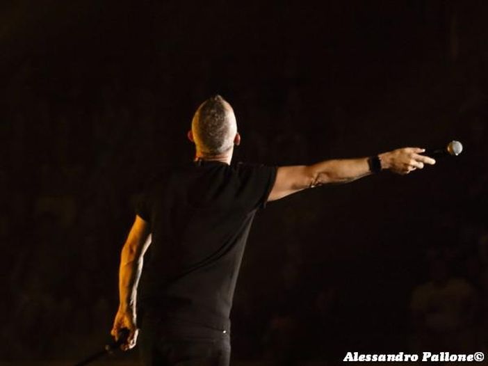 Eros Ramazzotti: da Club Dogo a Hooverphonic, ecco le collaborazioni di &#039;Noi&#039;