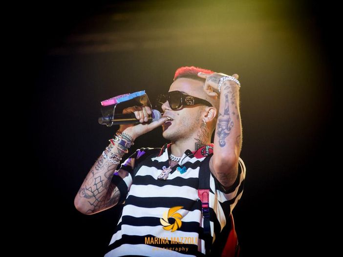 Pescara, Sfera Ebbasta indagato per &#039;istigazione all&#039;uso di sostanze stupefacenti&#039;