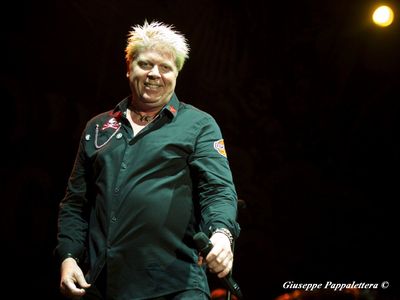 Dexter degli Offspring al processo dei Dead Kennedys