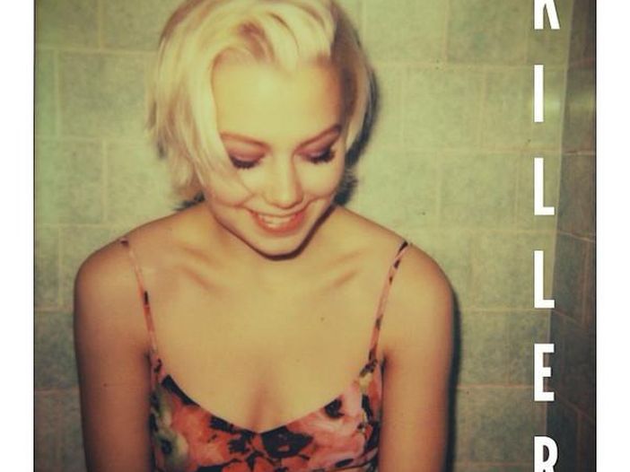 Phoebe Bridgers racconta la sua esperienza a casa di Marilyn Manson: "Mi parlò della 'stanza degli stupri'" Phoebe Bridgers racconta la sua esperienza a casa di Marilyn Manson: "Mi parlò della 'stanza degli stupri'"