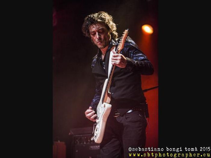 Rockol Awards 2019: guarda l&#039;omaggio live ai Clash di Federico Poggipollini