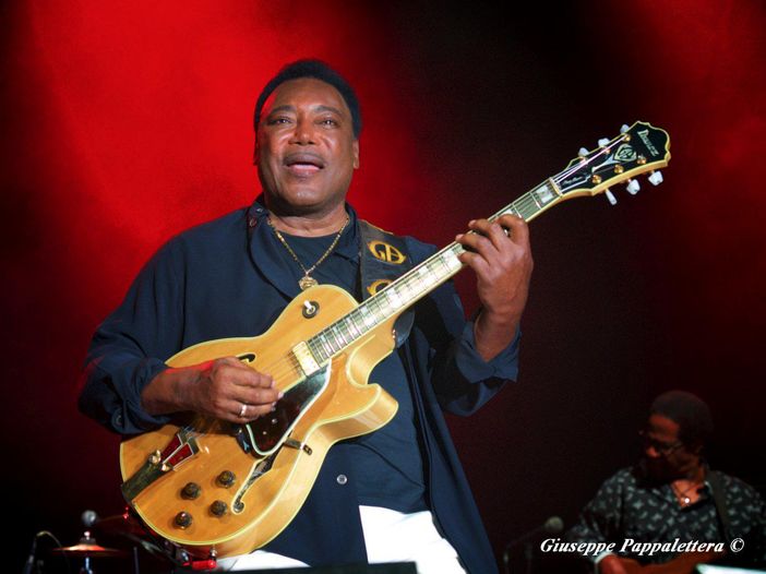 C&#039;era anche George Benson sul Concorde atterrato per emergenza