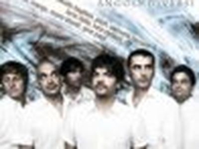 I Neri per caso contestati dai tifosi: Mimì colpito da un sasso