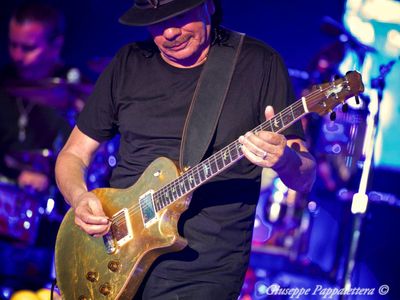 Nuove classifiche USA: Santana per la sesta volta sul podio si avvicina a quota otto milioni, balza in avanti Sisqo dei Dru Hill. Statico il resto delle charts. La colonna sonora con gli U2 entra al numero 104.