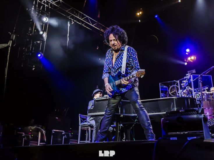 Riecco i Toto: 'Musicisti, non rock star. E al diavolo i video e le major'