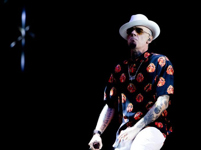 J-Ax, il video di &lsquo;Salsa&rsquo; con Jake La Furia: &lsquo;Vi portiamo nella nostra Notte da Leoni&rsquo;