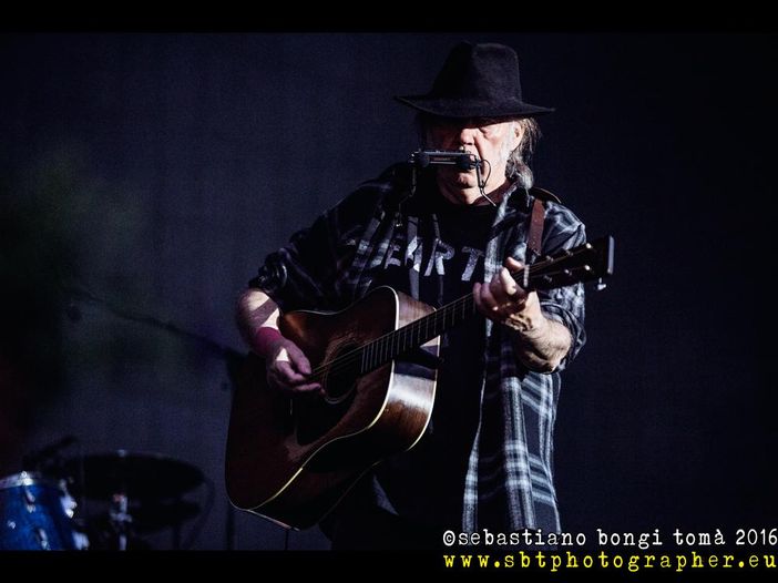 Neil Young contro Spotify: "Togliete le mie canzoni" Neil Young contro Spotify: "Togliete le mie canzoni"