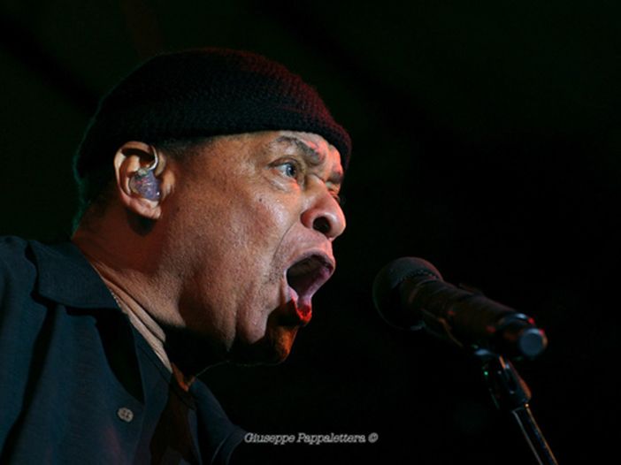 Concerti, Al Jarreau: date annullate per polmonite, ma si salva quella a Milano Concerti, Al Jarreau: date annullate per polmonite, ma si salva quella a Milano