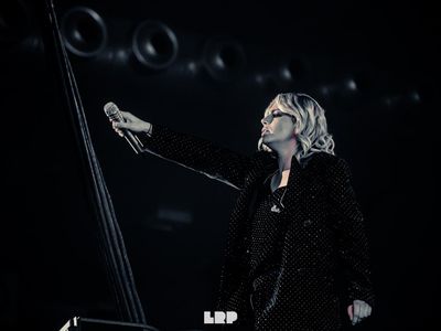 Emma Marrone, &apos;Schiena&apos;: &apos;Mi spoglio da tutte le etichette e vivo ogni istante&apos;