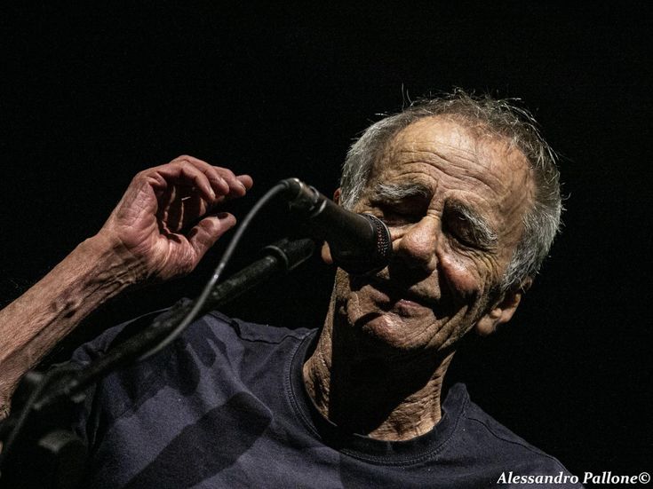 A novembre doppio dal vivo per Roberto Vecchioni 