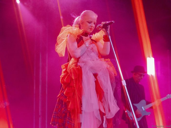 Shirley dei Garbage a ruota libera su Natalie Imbruglia, Chumbawamba ed altro