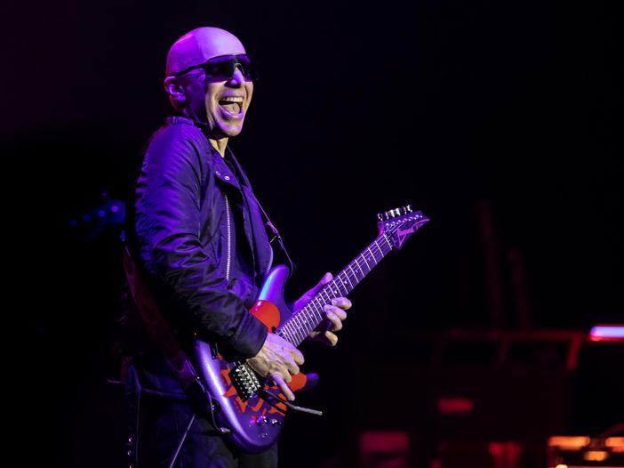 Joe Satriani e le difficoltà di suonare con Yngwie Malmsteen Joe Satriani e le difficoltà di suonare con Yngwie Malmsteen