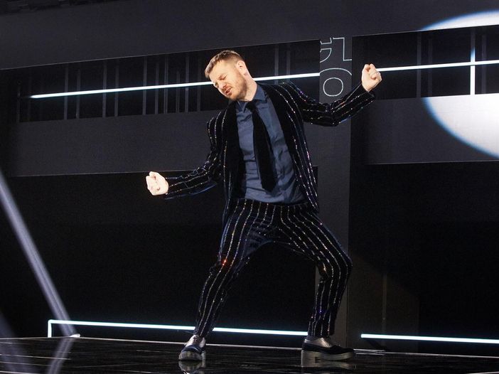 &quot;Da grande&quot;: Alessandro Cattelan debutta su Rai1 con Blanco e Elodie