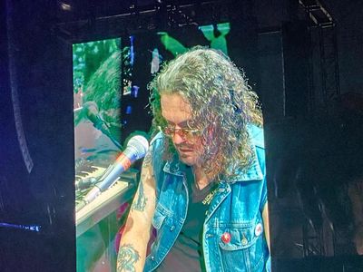 Concerti, Guns N&apos; Roses: &apos;passo falso&apos; di Axl sul palco in Messico