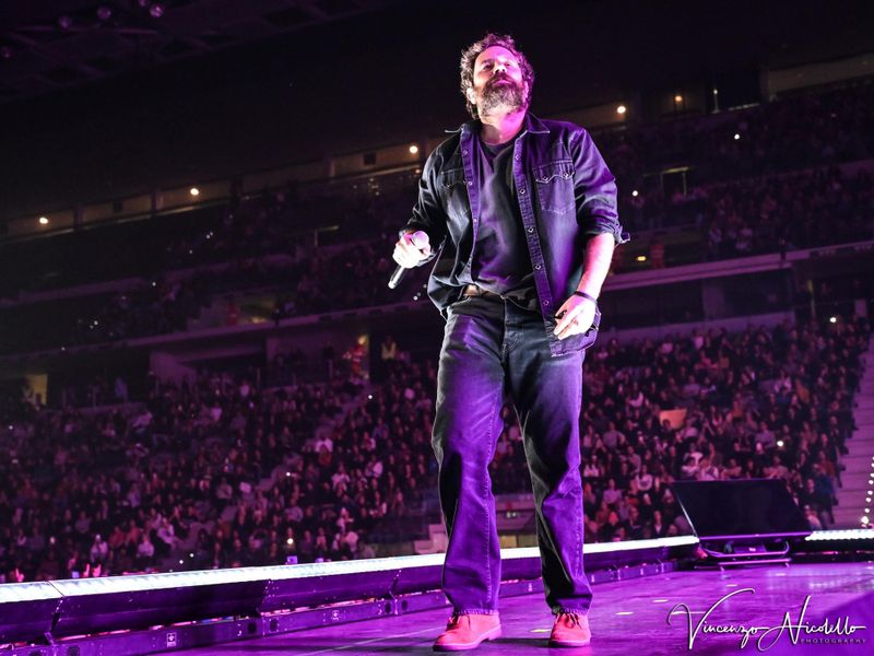 6 dicembre 2023 - PalaAlpitour - Torino - Tommaso Paradiso in concerto 6 dicembre 2023 - PalaAlpitour - Torino - Tommaso Paradiso in concerto