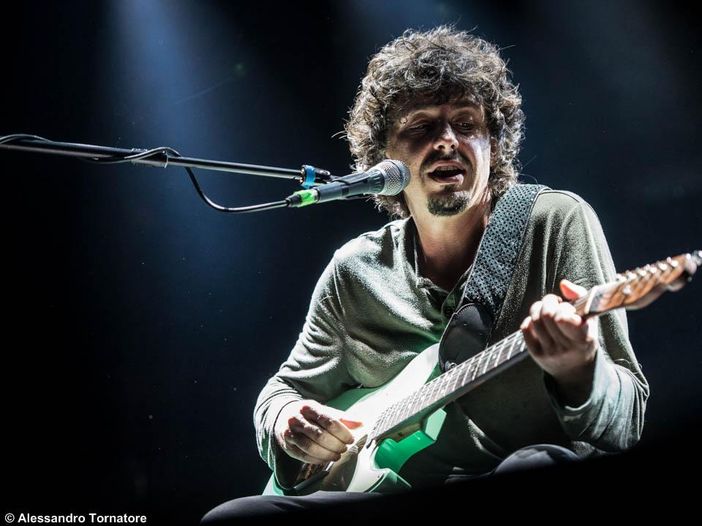 Riccardo Sinigallia punta dritto in mezzo al petto