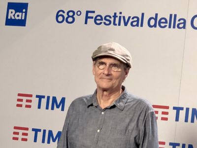 James Taylor presenta il tour italiano e suona per Rockol: guarda il video