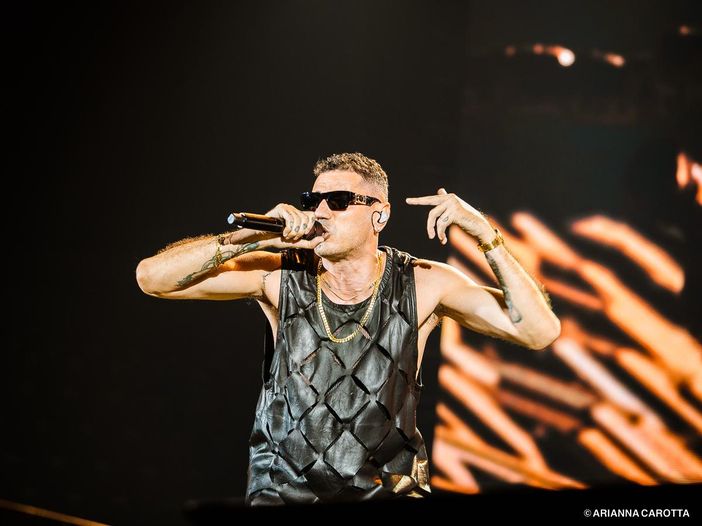 Marracash torna a parlare di bipolarismo: &lsquo;&Egrave; trendy dire sono bipolare, per&ograve;&hellip;&rsquo;