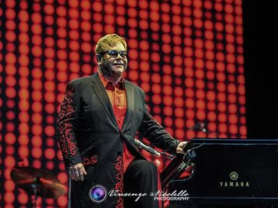 Dopo Gore, Elton John aiuta anche Hillary Clinton