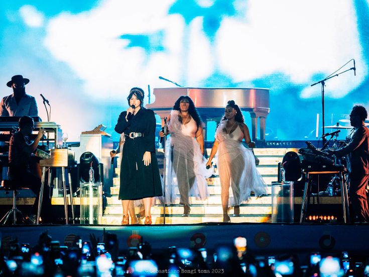 Lana Del Rey si molla col fidanzato ma già sorride - FOTO