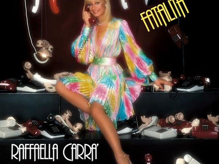 &quot;Tanti auguri&quot;: testo e significato dell&#039;inno alla libert&agrave; di Raffaella Carr&agrave;