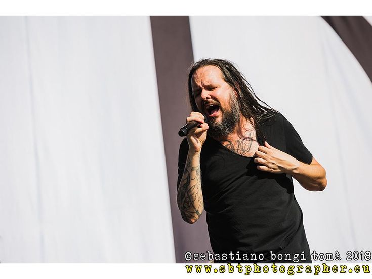 Jonathan Davis dei Korn collabora con il re dell’horror Clive Barker