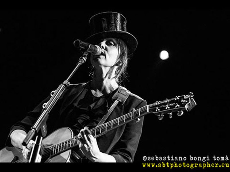 16 luglio 2014 - Pistoia Blues Festival - Piazza del Duomo - Pistoia - Suzanne Vega in concerto 16 luglio 2014 - Pistoia Blues Festival - Piazza del Duomo - Pistoia - Suzanne Vega in concerto