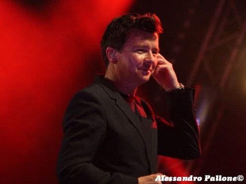 L'autore di Rick Astley: 'Sfruttato da YouTube come un immigrato a Dubai'