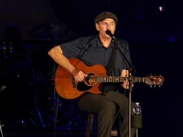 James Taylor - "Carolina in my mind" (Live @ Lucca Summer Festival)