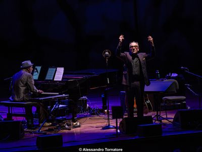 Elvis Costello: &apos;Non comprate il mio cofanetto&apos;