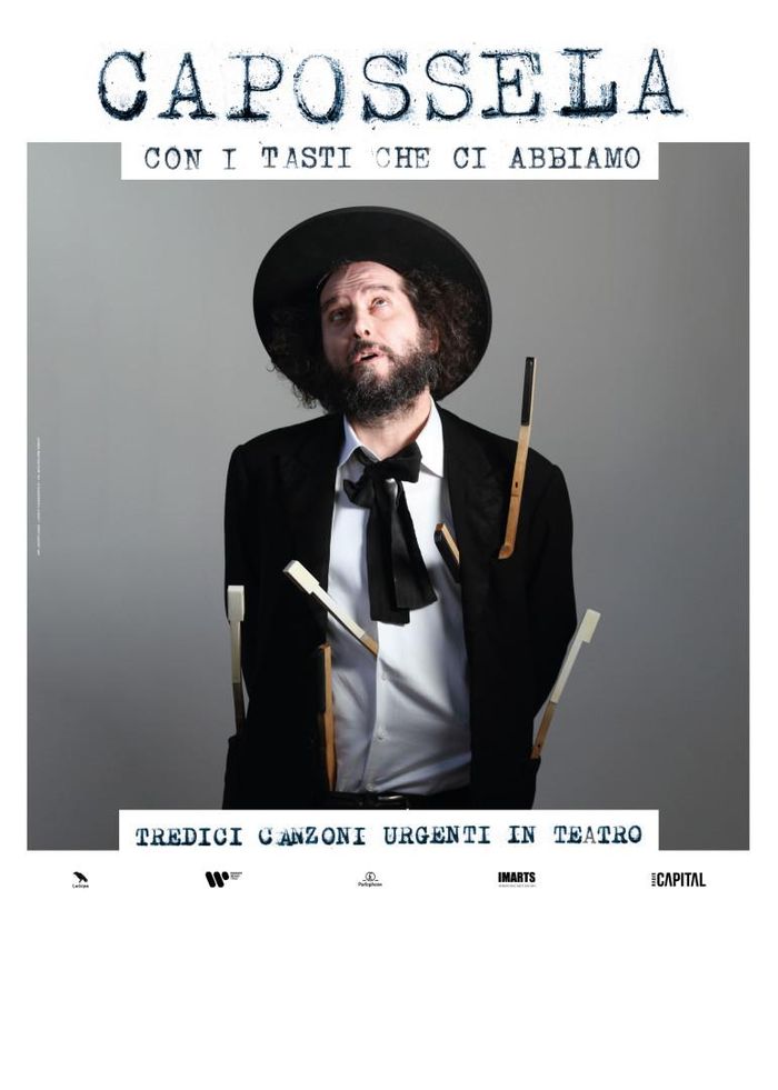 https://images.rockol.it/ZCzos8fIoRE3rP2kOV0tUbvSSgQ=/700x0/smart/rockol-img/img/foto/upload/capossela-in-teatro-manifesto-web-2.jpg