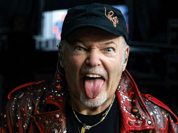 Vasco Rossi promuove un corso di teatro nella sua Zocca