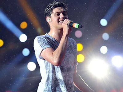 One Direction: ecco il video di &apos;Steal my girl&apos; con Danny DeVito - GUARDA