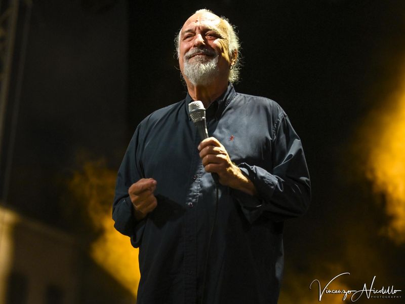 30 luglio 2025 - Fiera del Pesco - Piazza Italia - Canale d'Alba (Cn) - Eugenio Finardi in concerto 30 luglio 2025 - Fiera del Pesco - Piazza Italia - Canale d'Alba (Cn) - Eugenio Finardi in concerto