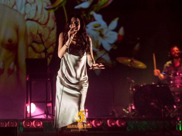 Levante nel teatro delle meraviglie: la recensione del concerto a Roma
