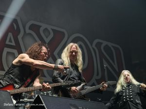Concorso Saxon: rispondi e vinci il giubbotto di &apos;Unplugged &amp; strung up&apos;