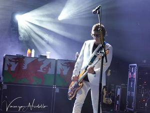 UK, &apos;massacrato&apos; un libro sui Manic Street Preachers. Accuse alla Virgin