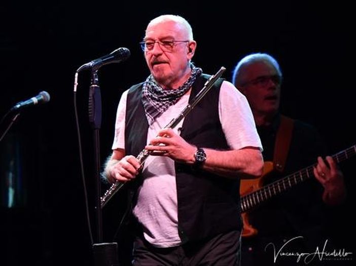 Il barbuto David dei Jethro Tull si fa operare e diventa donna