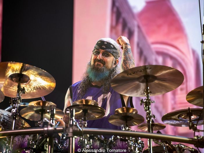 Mike Portnoy suona Taylor Swift:"Giuro di non averla mai sentita" Mike Portnoy suona Taylor Swift:"Giuro di non averla mai sentita"