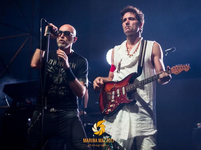 Negrita, ritrovate le chitarre della band rubate la notte di Natale - FOTO Negrita, ritrovate le chitarre della band rubate la notte di Natale - FOTO